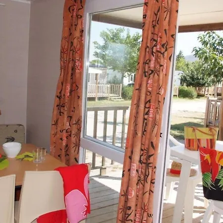 Tikayan La Célestine