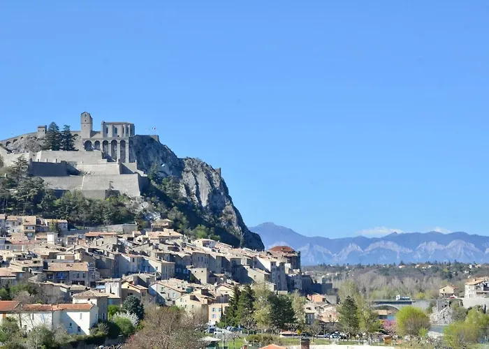Tikayan La Celestine 3* Beynes (Alpes-de-Haute-Provence)
